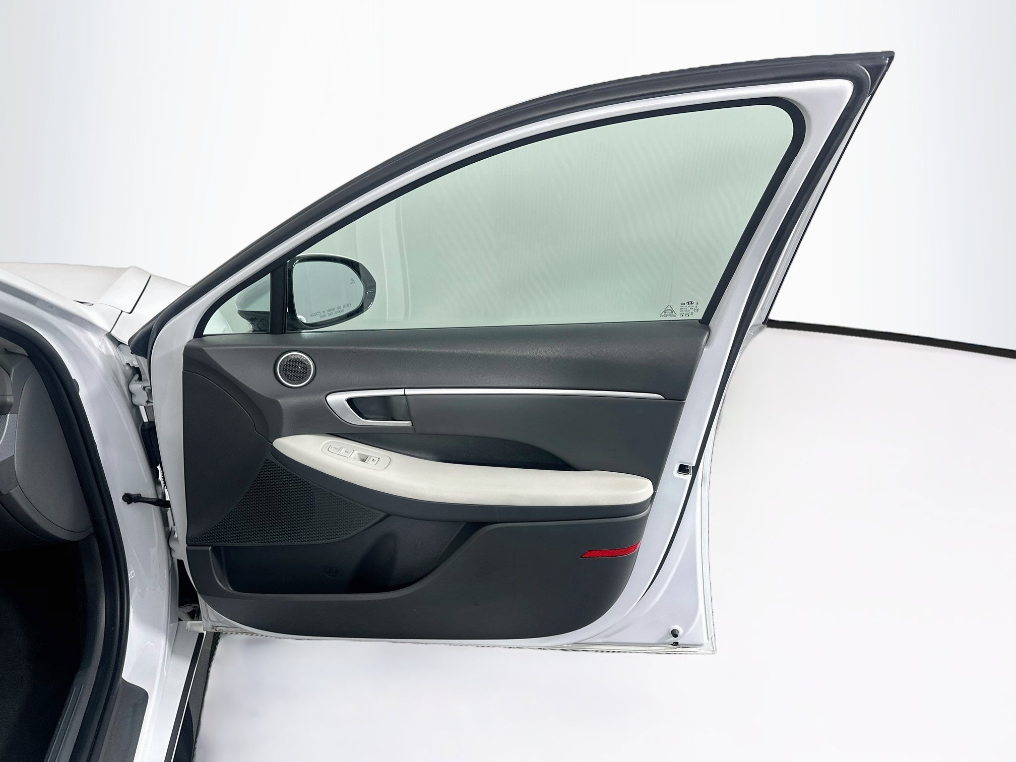 Used 2025 Hyundai Sonata SEL FWD image 32