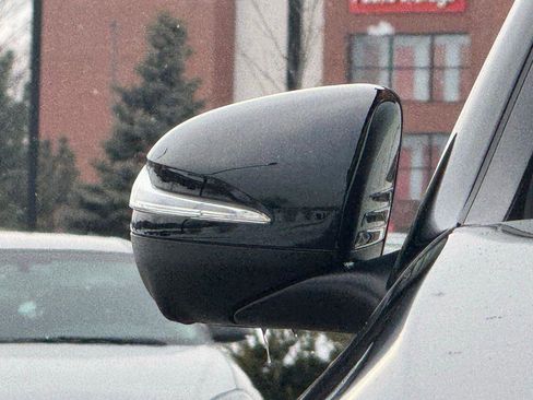 Used 2022 Mercedes-Benz GLE 350 4MATIC w/ Premium Package image 11