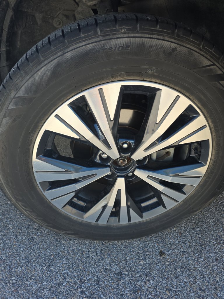 Used 2021 Nissan Rogue SV FWD image 3