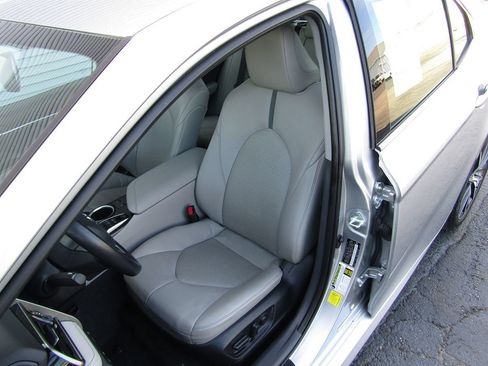Used 2023 Toyota Camry XLE FWD image 30