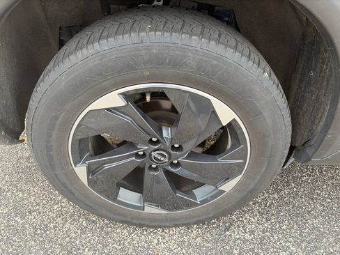 Used 2025 Nissan Rogue SV AWD/4WD image 32