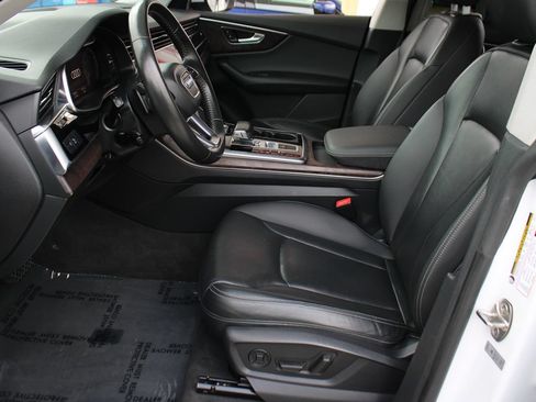 Used 2019 Audi Q8 Premium Plus w/ Premium Plus AWD/4WD image 23