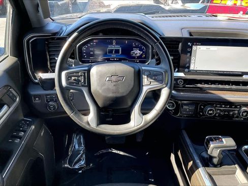 Used 2024 Chevrolet Silverado 1500 LT Trail Boss w/ Convenience Package II image 5