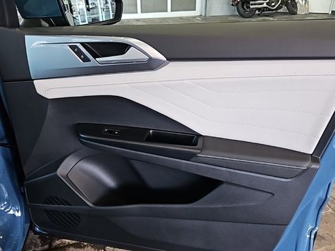 Used 2025 Volkswagen Taos SEL image 11