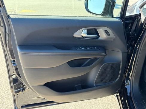 New 2026 Chrysler Pacifica Select w/ S Appearance Package FWD image 12