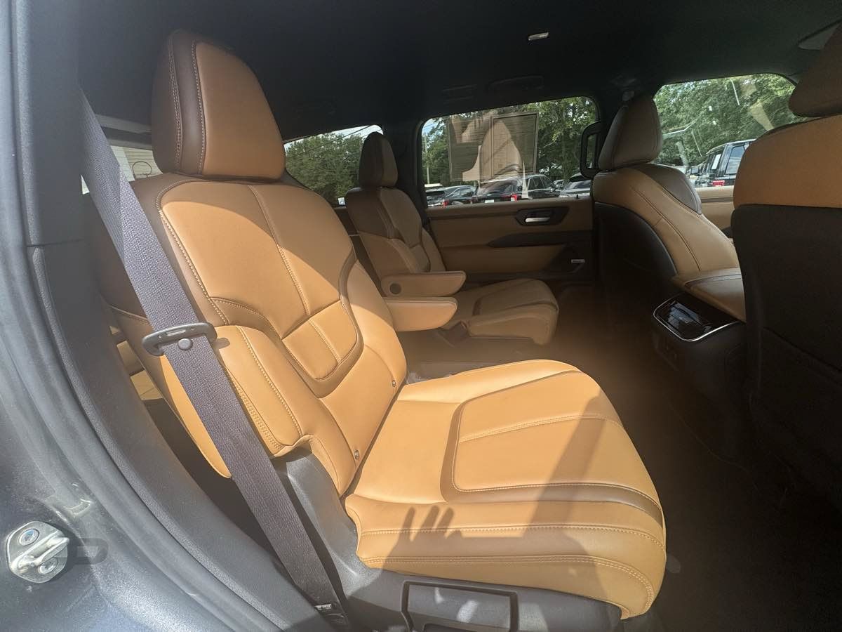 Used 2025 Nissan Armada SL w/ Captain's Chari Seat Package AWD/4WD image 10