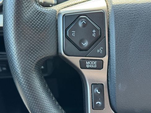 Used 2018 Toyota Tacoma SR5 w/ SR5 Appearance Package (SM) image 21