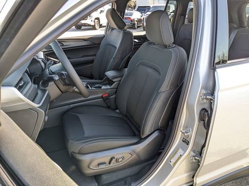 New 2025 Jeep Grand Cherokee Laredo image 30