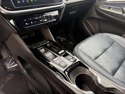 Used 2023 Chevrolet Bolt EUV LT w/ Convenience Package image 13