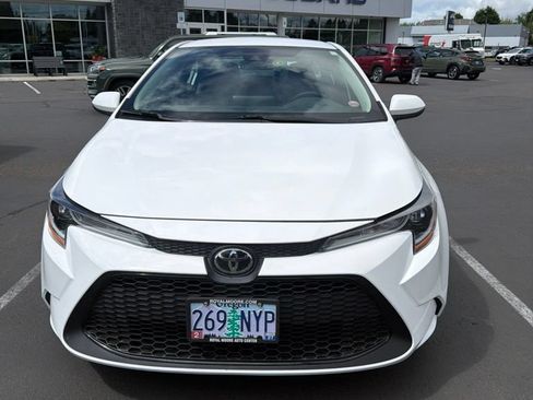 Used 2022 Toyota Corolla LE FWD image 2