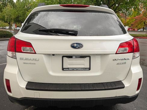 Used 2014 Subaru Outback 2.5i Limited w/ Moonroof Package AWD/4WD image 5