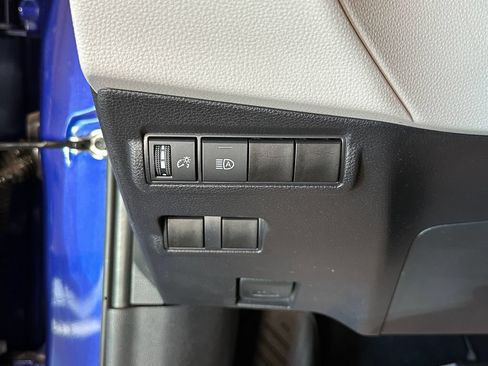Used 2024 Toyota Corolla Cross LE FWD image 18