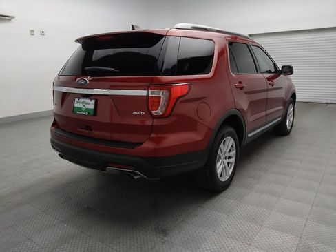 Used 2018 Ford Explorer XLT image 9