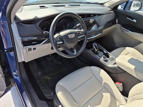 Used 2023 Cadillac XT4 Premium Luxury image 15