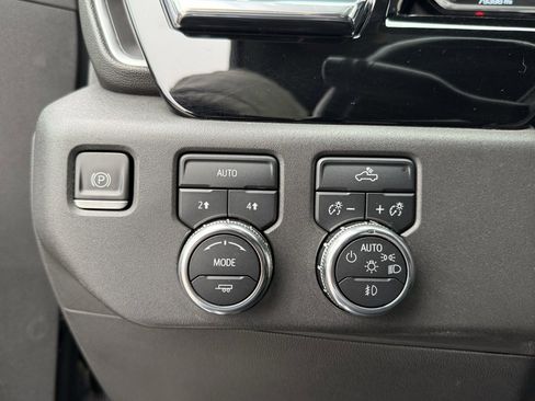 Used 2023 GMC Sierra 1500 Elevation image 21