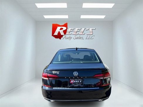 Used 2022 Volkswagen Passat 2.0T SE FWD image 31