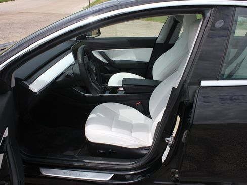 Used 2019 Tesla Model 3 Standard Range Plus RWD image 24