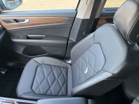 Used 2025 Volkswagen Atlas SE image 20