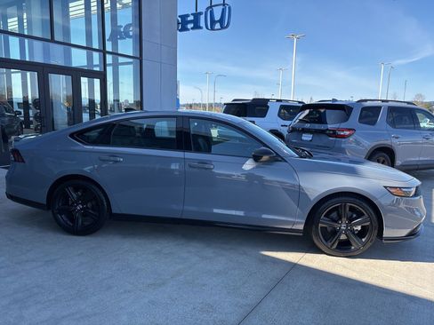 Used 2024 Honda Accord Sport image 4
