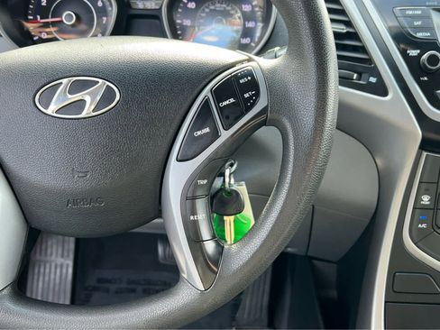 Used 2016 Hyundai Elantra SE image 32