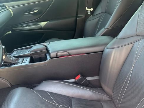 Used 2021 Lexus ES 350 w/ Accessory Package FWD image 4