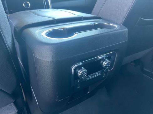 Used 2025 GMC Yukon XL Denali AWD/4WD image 8