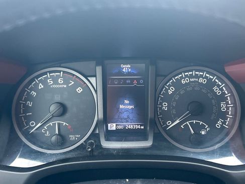 Used 2017 Toyota Tacoma TRD Sport w/ Premium & Technology Package image 11