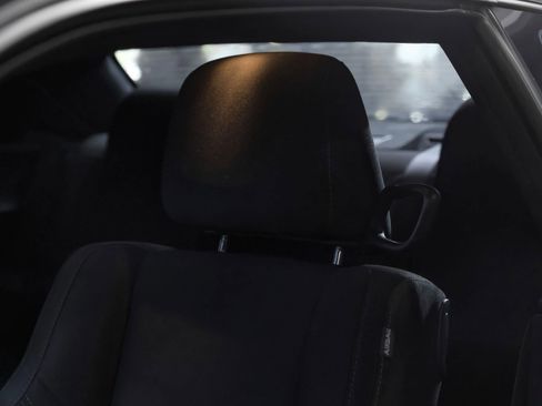 Used 2015 Dodge Challenger SXT image 23