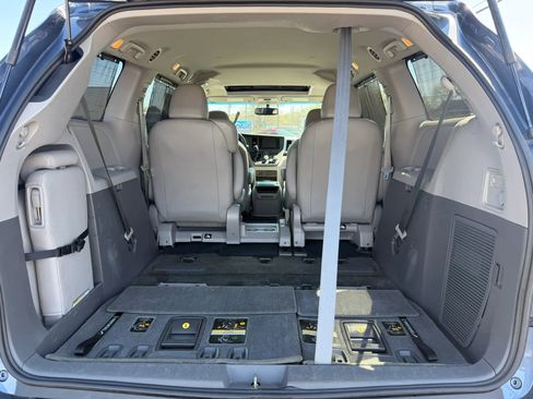 Used 2015 Toyota Sienna XLE w/ XLE Navigation Package image 17