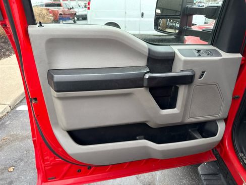 Used 2019 Ford F550 4x4 Regular Cab Super Duty image 19