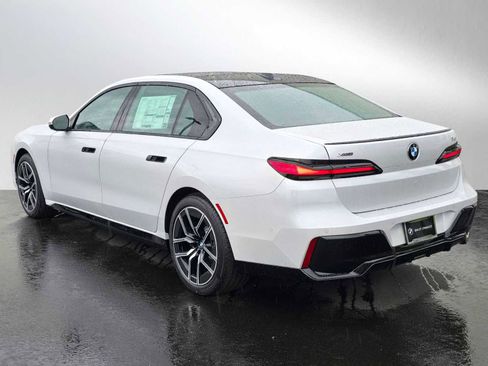 Used 2025 BMW 740i xDrive w/ Executive Package image 5