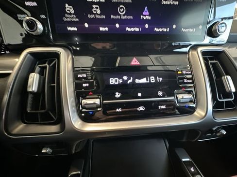 Used 2023 Kia Sorento S w/ Panoramic Sunroof Package FWD image 18