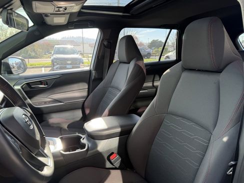 Used 2024 Toyota RAV4 SE image 14