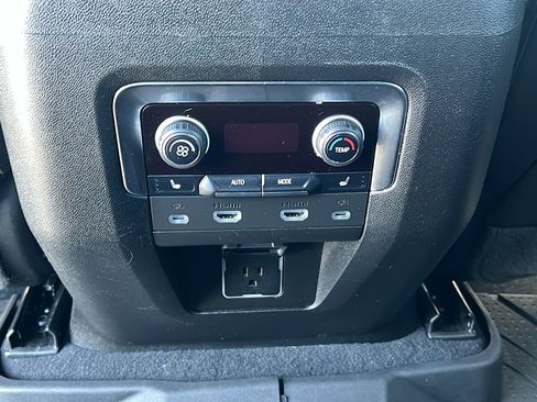 Used 2022 Chevrolet Tahoe LT w/ LT Signature Plus Package AWD/4WD image 19