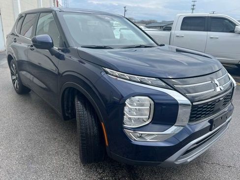 Used 2025 Mitsubishi Outlander SE image 5