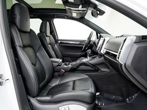 Certified 2018 Porsche Cayenne Platinum Edition AWD/4WD image 25