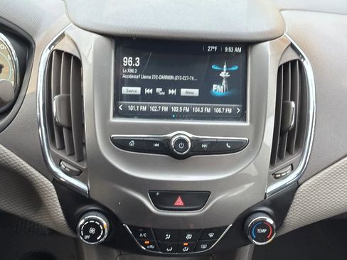 Used 2017 Chevrolet Cruze LT image 18