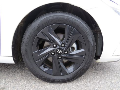 Used 2023 Hyundai Elantra SEL image 10