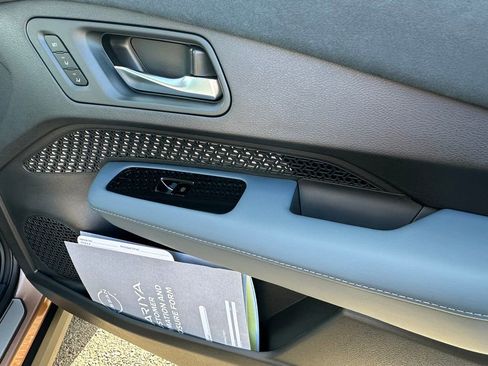 Used 2025 Nissan Ariya Platinum image 24