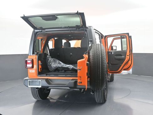 Used 2025 Jeep Wrangler Sport image 75