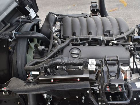 New 2025 Isuzu NPR image 17