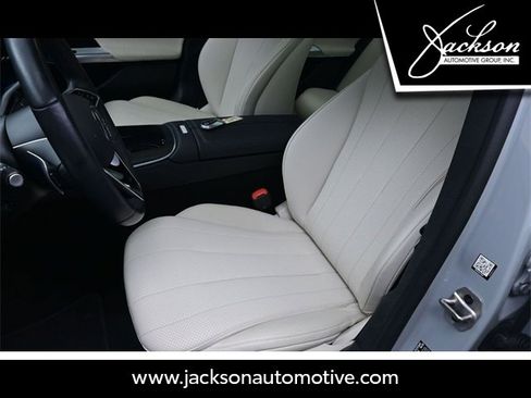 Used 2025 Mercedes-Benz E 350 Sedan image 18