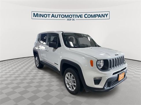 Certified 2023 Jeep Renegade Latitude image 2