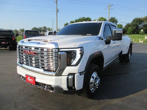 Certified 2024 GMC Sierra 3500 Denali w/ Denali Reserve Package AWD/4WD image 11