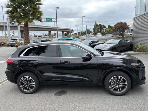 Used 2025 Audi Q5 Premium Plus w/ Premium Plus AWD/4WD image 5