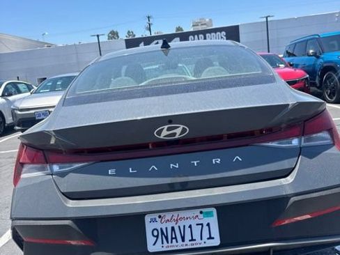 Used 2024 Hyundai Elantra SEL FWD image 8