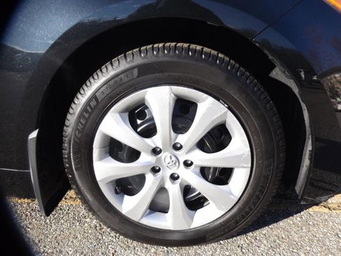 Used 2021 Toyota Corolla LE FWD image 5