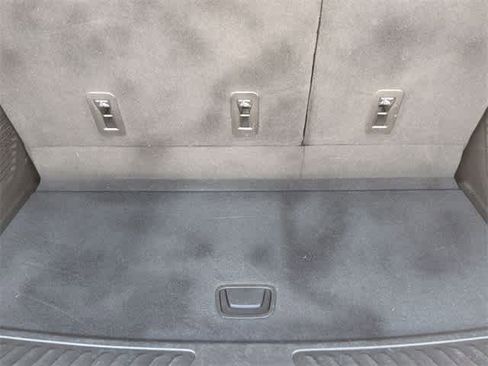 Used 2021 GMC Yukon SLT w/ SLT Luxury Package image 35