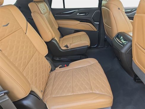 Used 2022 Cadillac Escalade Premium Luxury w/ Performance Package image 13