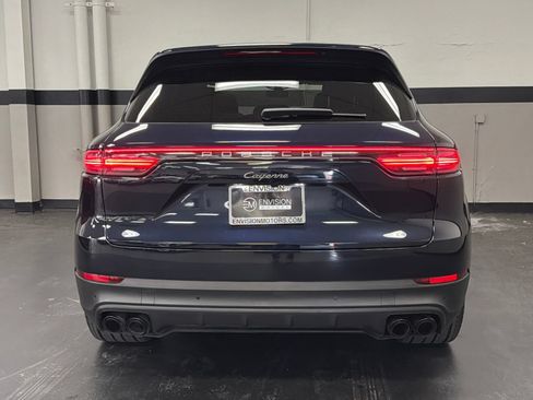 Used 2023 Porsche Cayenne AWD/4WD image 10
